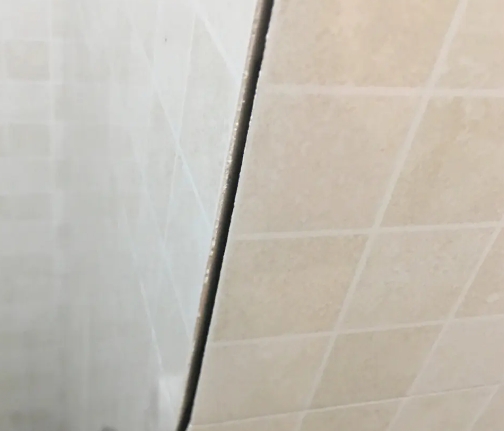 邯山瓷砖空鼓维修公司分享阳台瓷砖脱落的修复过程可以分为以下几个步骤